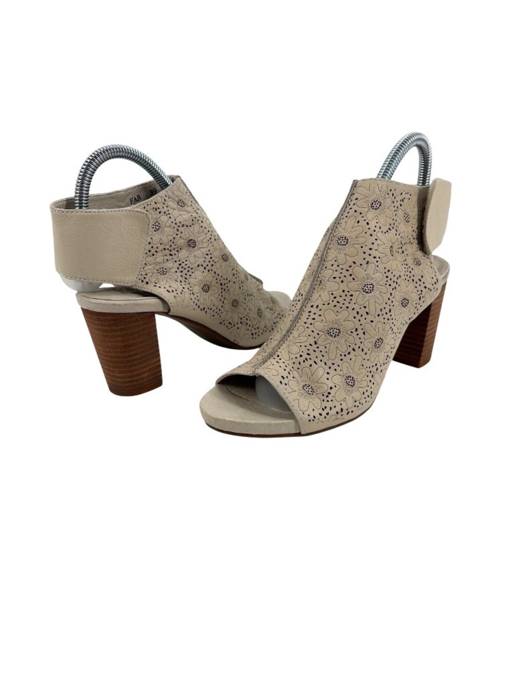 L'Artiste Spring Step Womens 39 FAB Leather Floral Peep Toe Block Heel Sandals